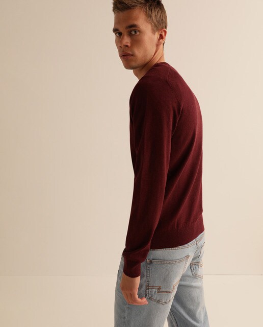 maroon crew neck sweater