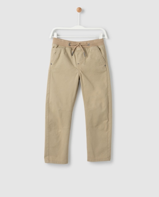 Pantalón chino de niño en color camel
