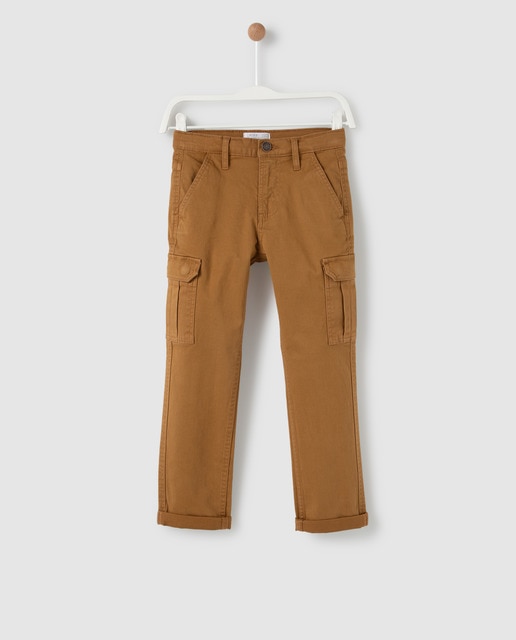 Pantalón de niño mostaza multibolsillos