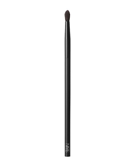 Nars – Brocha para aplicar con precisión sombras de ojos Precision Blending Brush 23 Nars.