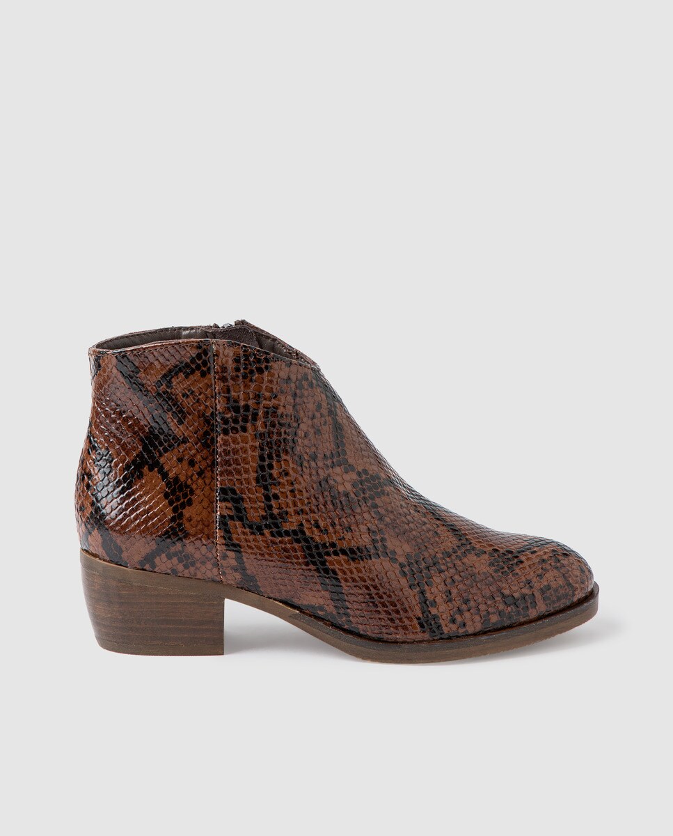 snakeskin clarks