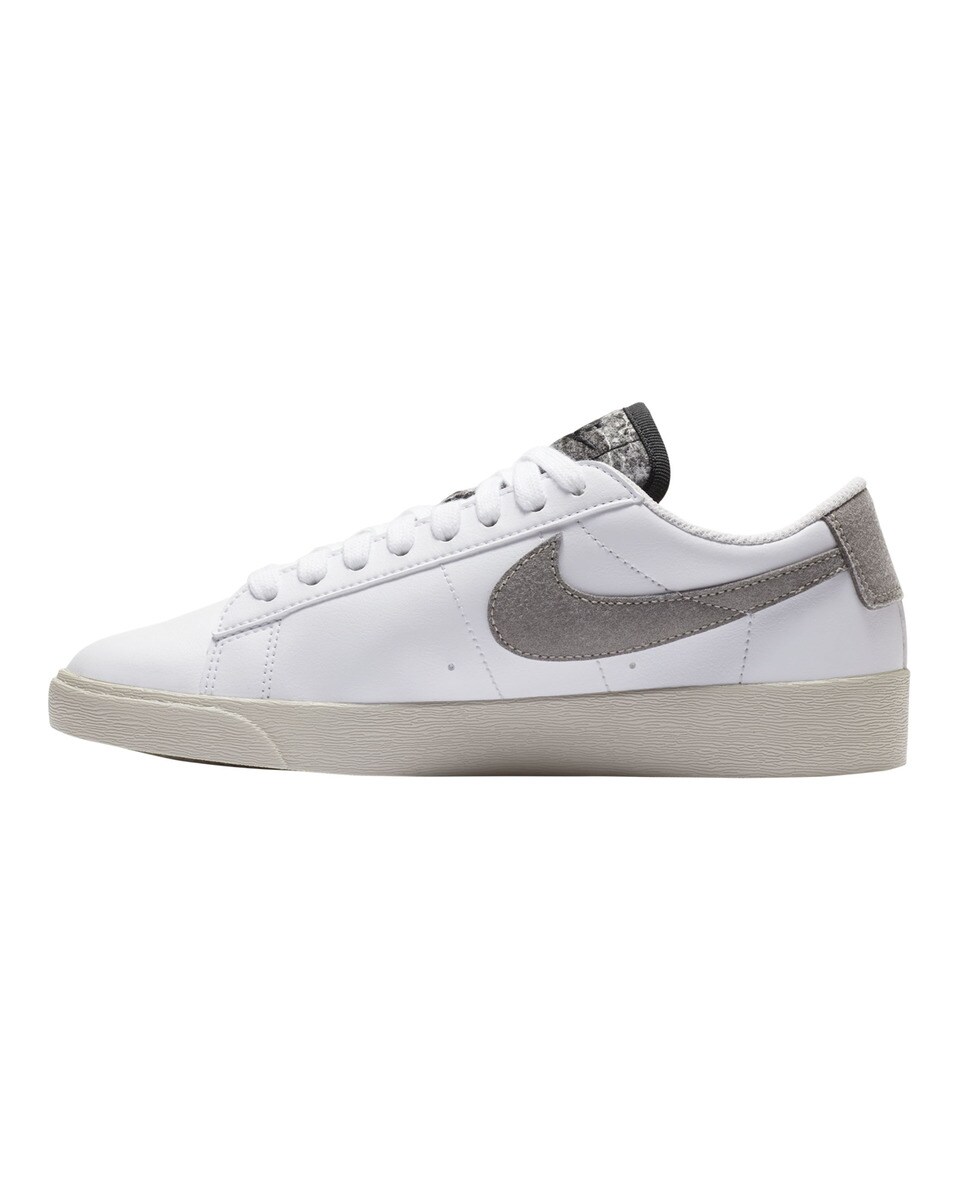 nike blazer low se white