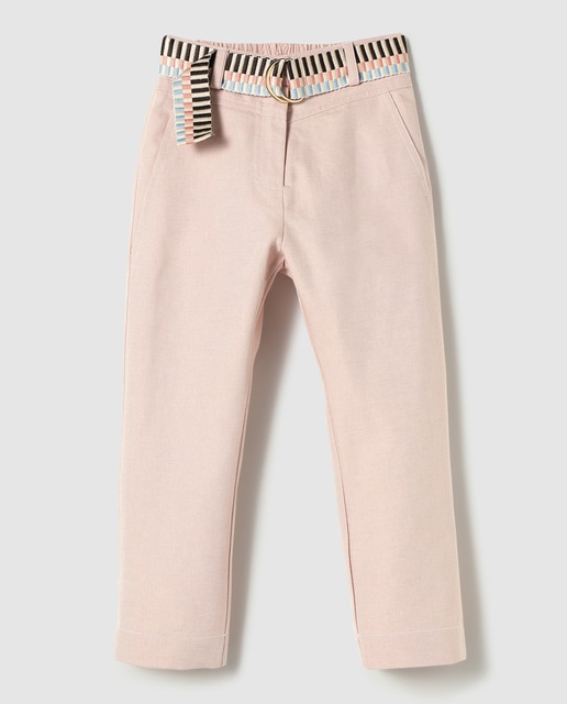 Pantalón de niña rosa con cinturón bordado