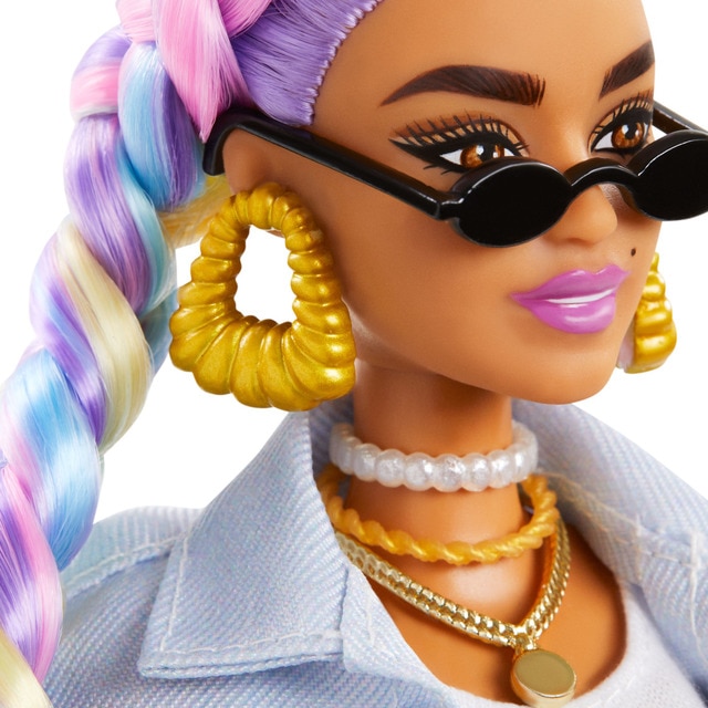 Barbie Extra articulated doll with coloured plaits, fashion accessories
