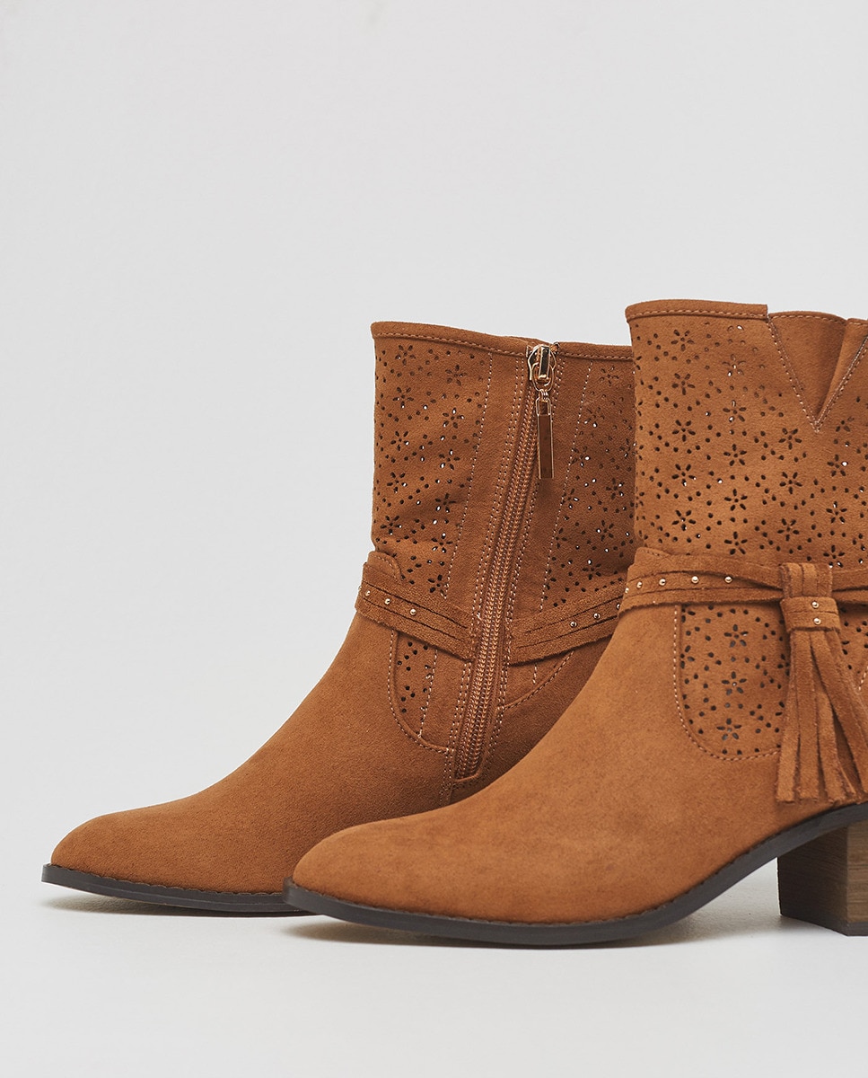 work boots with tassels