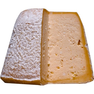 REY SILO Kuhrohmilchkäse aus Asturien mit rotem Paprikapulver Stück 250 g