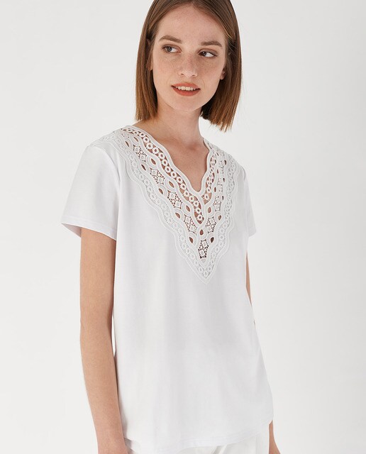 V-neck T-shirt with openwork lace trim 