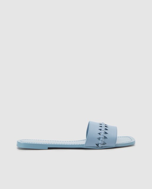 Fórmula Joven women's pale blue flat leather sandals