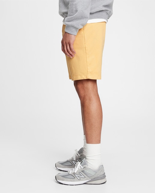 Bermuda tipo chino de hombre amarilla