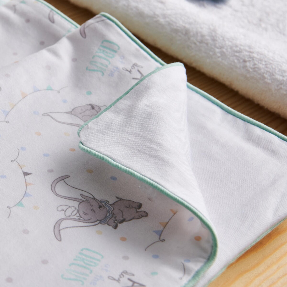 Capa de Banho Dumbo Estampada Verde-6