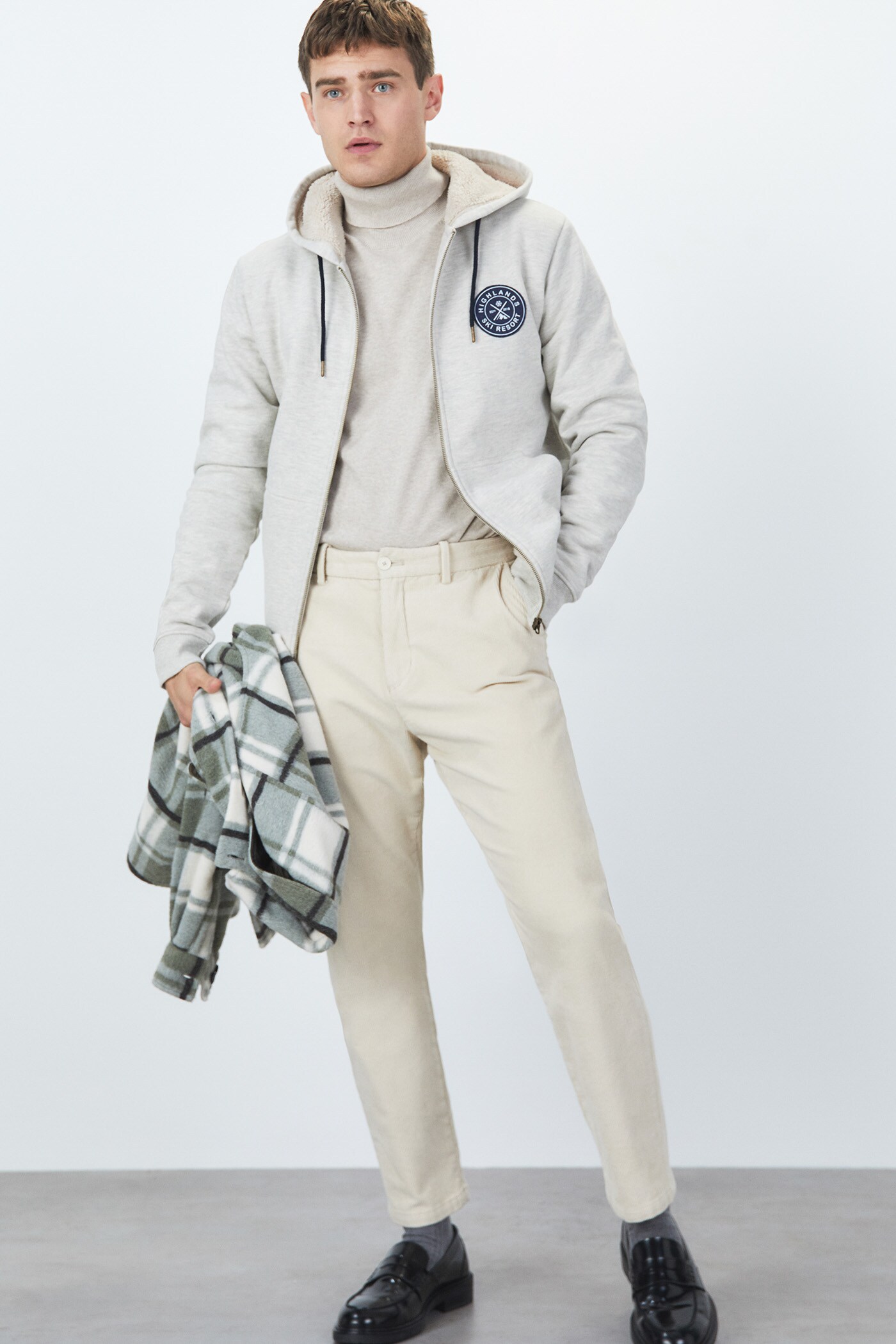 Cómodas y con carácter: Así son las sudaderas de hombre de Sfera - Foto 1
