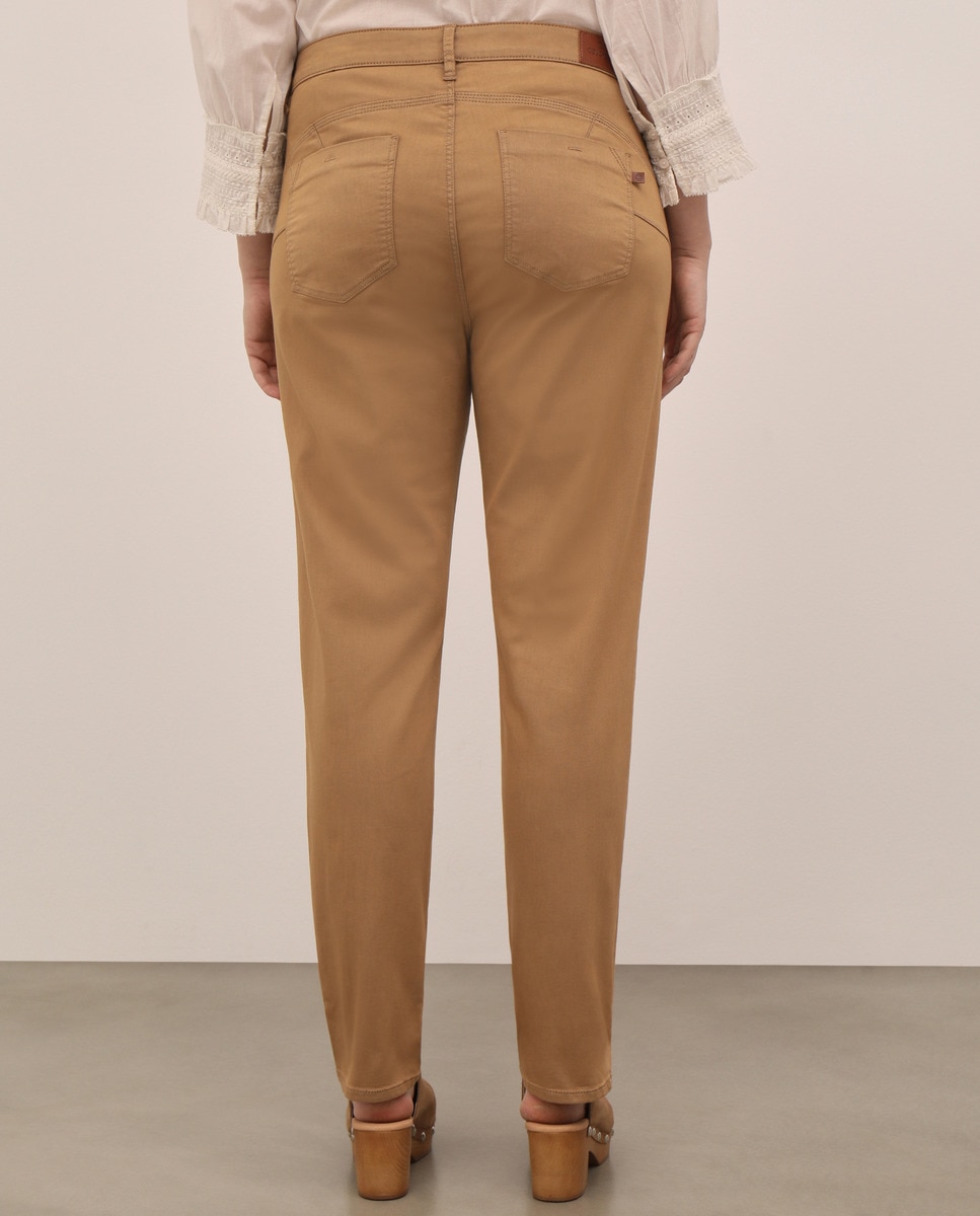 Calças semi skinny tamanhos grandes push-up Caramelo-3