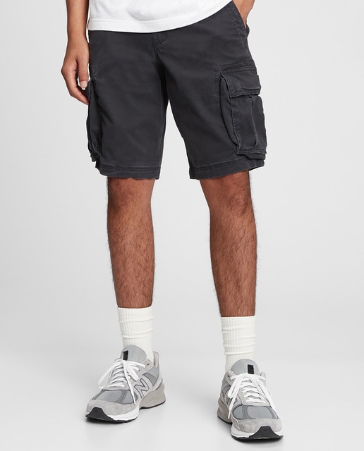 Bermuda tipo cargo de hombre gris oscuro