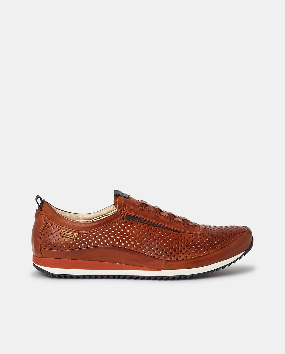 Pikolinos - Zapatillas de hombre en piel de color marrón con picado.