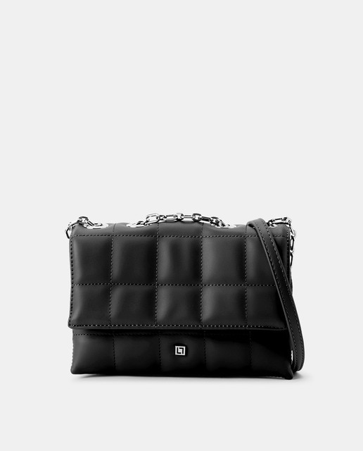 Bolso de hombro pequeño acolchado en negro con varias asas