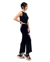 Women's loose-fitting trousers with hem 