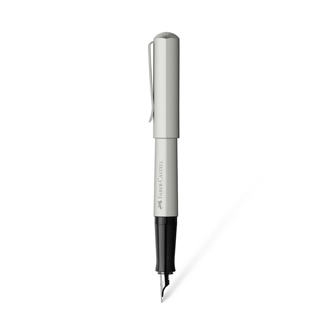 Pluma Estilográfica Faber-Castell Hexo Plumin Medio de Acero Inoxidable Negro Plata Mate.