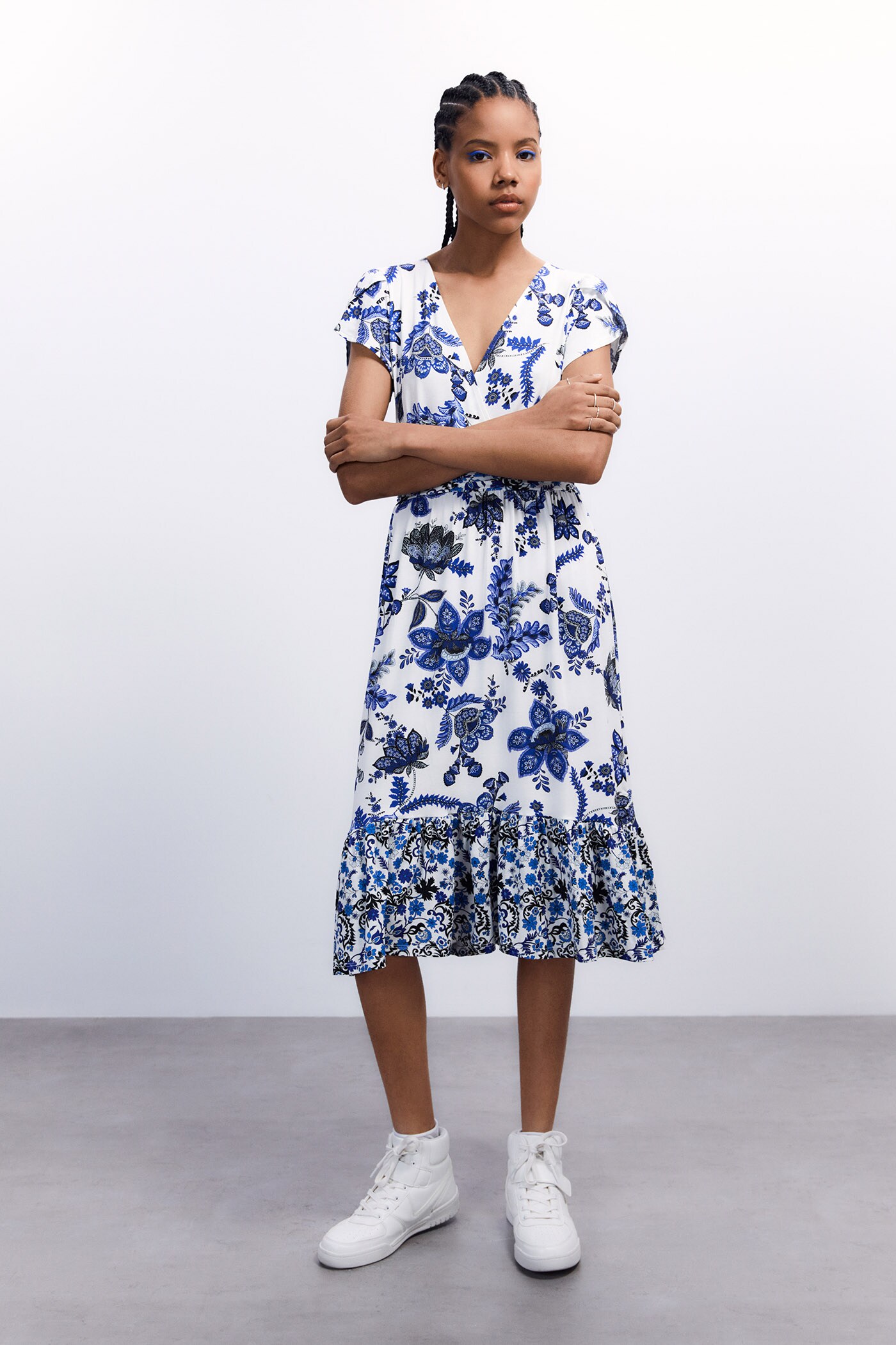 Dresses and Skirts Casual SFERA