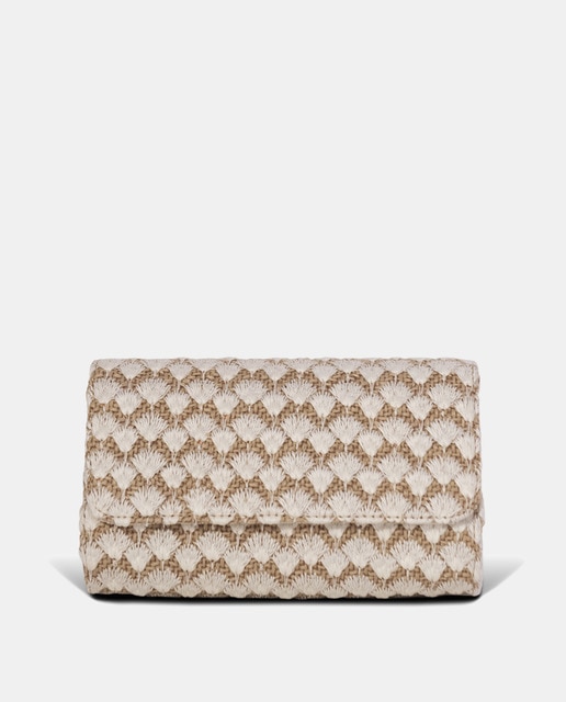 Cartera de mano con bordado blanco