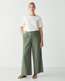 Plus size women's wide-leg trousers 