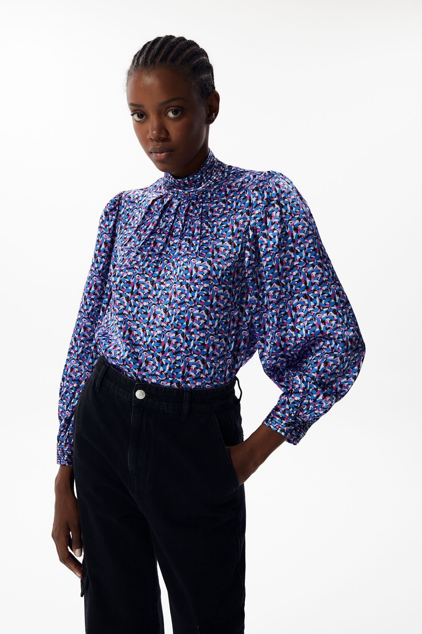 blusa saten cuello pico stradivarius