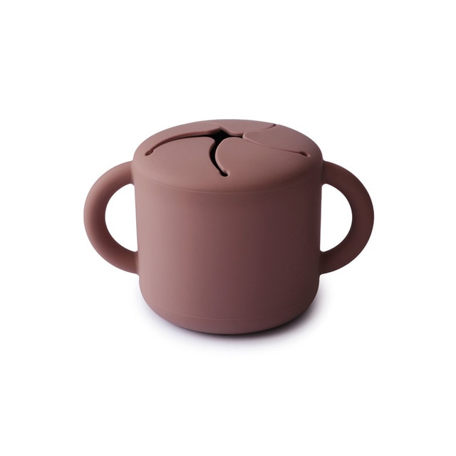 Taza aprendizaje snack silicona solid Mushie rosa oscuro