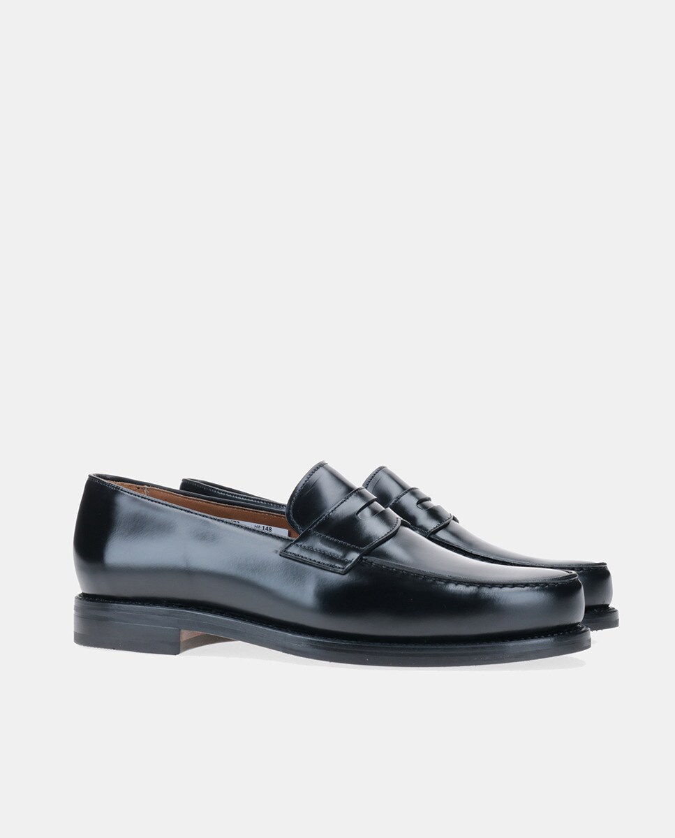 Imagem 0 de Mocassins com Detalhe de Travessão, Sola de Borracha e em Pele - Preto