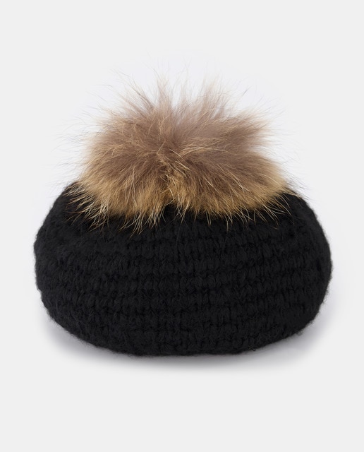 Boina de punto en negro con pompón de pelo