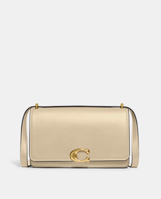 Small white leather shoulder bag with flap · Women's fashion · El Corte