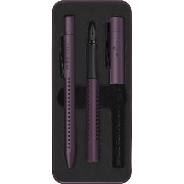 Set de regalo con pluma punta M y bolígrafo con carga XB color frutos del bosque Faber-Castell.