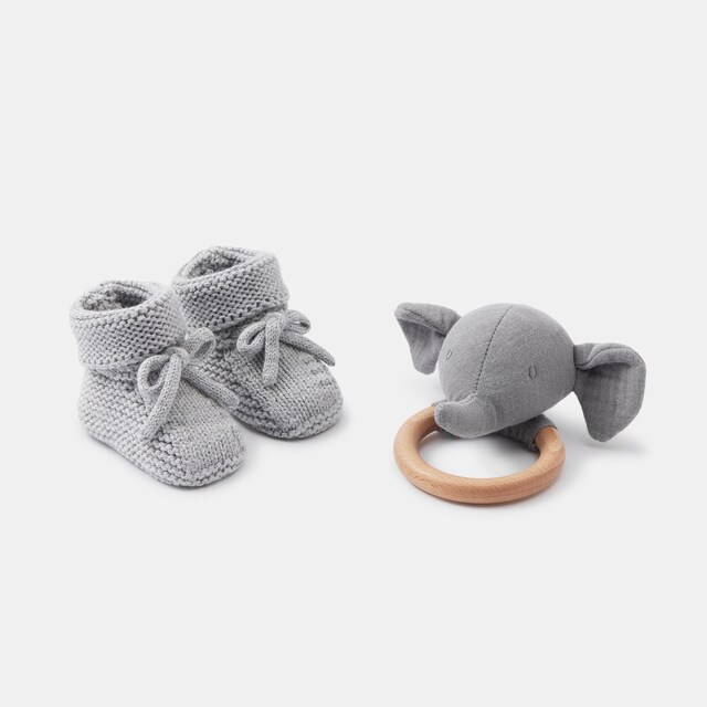 Pack Regalo patucos y sonajero recién nacido Cotton Juice Baby Home