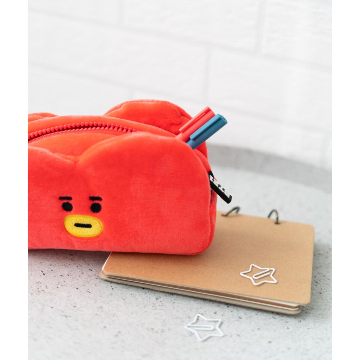 Estojo BT21 Tata em Felpa - Vermelho/Amarelo 5