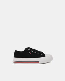 Chaussures fille noires basses en toile avec logo sur le côté et semelle cuvette épaisse