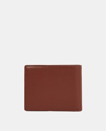 Portefeuille en cuir marron avec détail de la marque