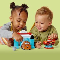 Jouet éducatif avec voitures à construire La station de lavage avec Flash McQueen et Martin DUPLO Disney et Pixar Cars