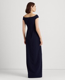 Robe longue en crêpe.