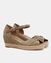 Women's espadrille wedge sandals with platform, crossover straps and round toe