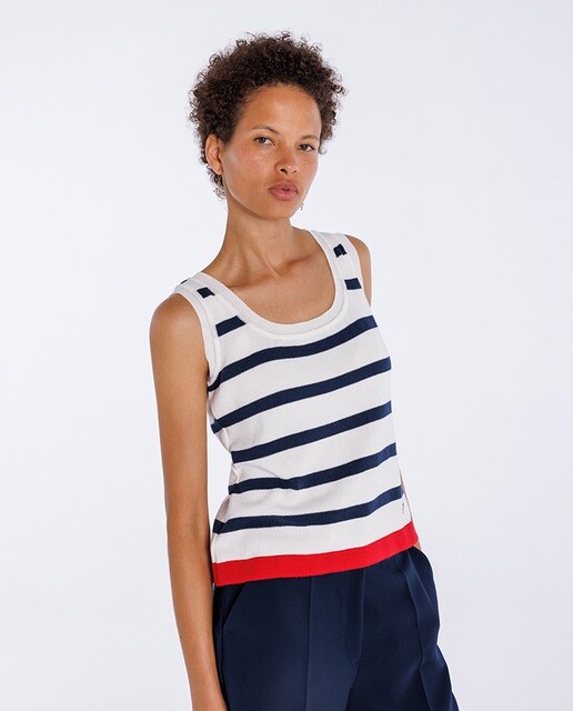 Women's sleeveless striped sweater with a round collar