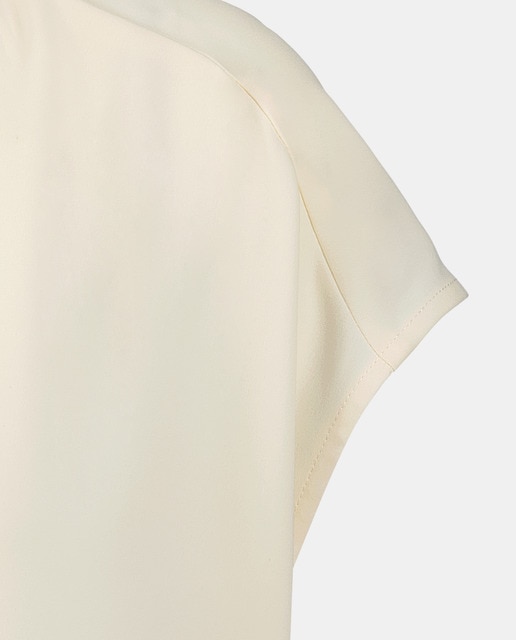 Blusa de manga corta con lazada