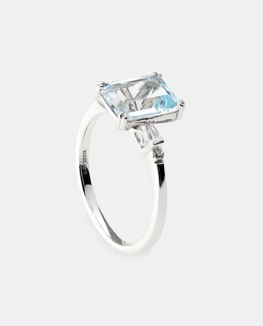 Anillo de oro, diamantes y aguamarina