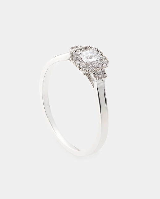 Anillo de oro y diamantes