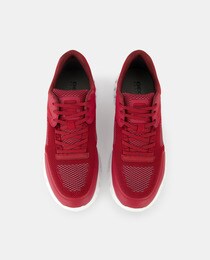 Men's red low-top fabric running trainers with chunky cushioned sole