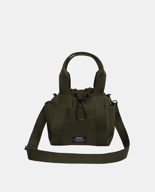 Bolso de hombro de poliéster reciclado en verde con asa bandolera
