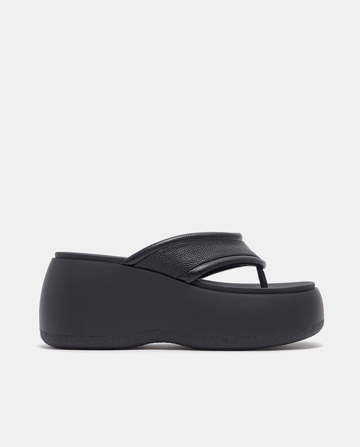Sandalias de plataforma de mujer en piel con tira al dedo
