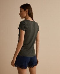 Short-sleeve T-shirt