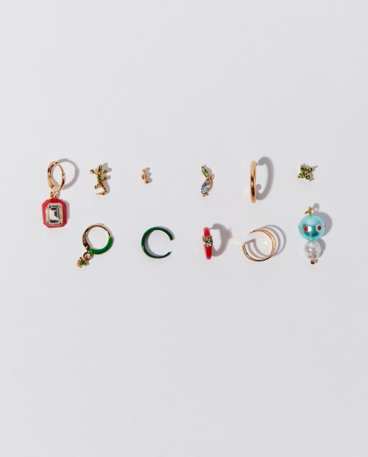 Set of multicoloured earcuffs