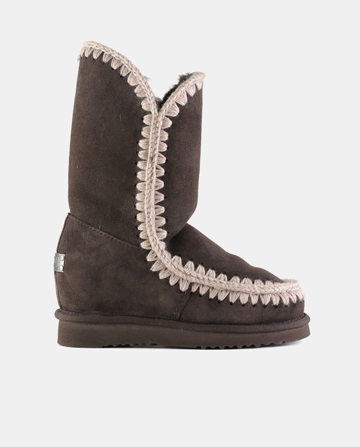 Botas de mujer en serraje con cuña y tira de ganchillo a contraste