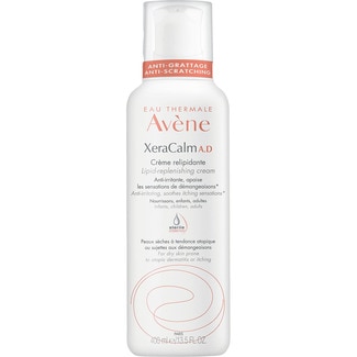 EAU THERMALE AVENE XeraCalm A.D. relipidisierende Körpercreme Flacon 400 ml lindert durch trockene Haut verursachte Juckreize