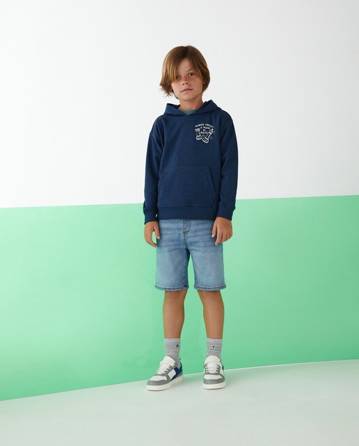 Boys' pullover sweatshirt with a pouch pocket · Children's fashion · El