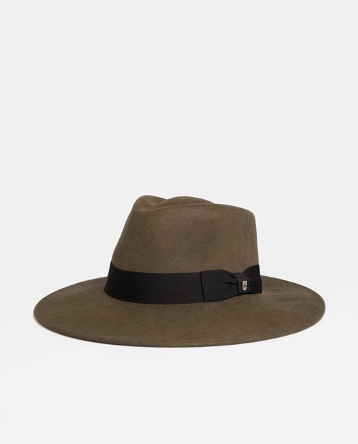 Sombrero de fieltro en verde con banda